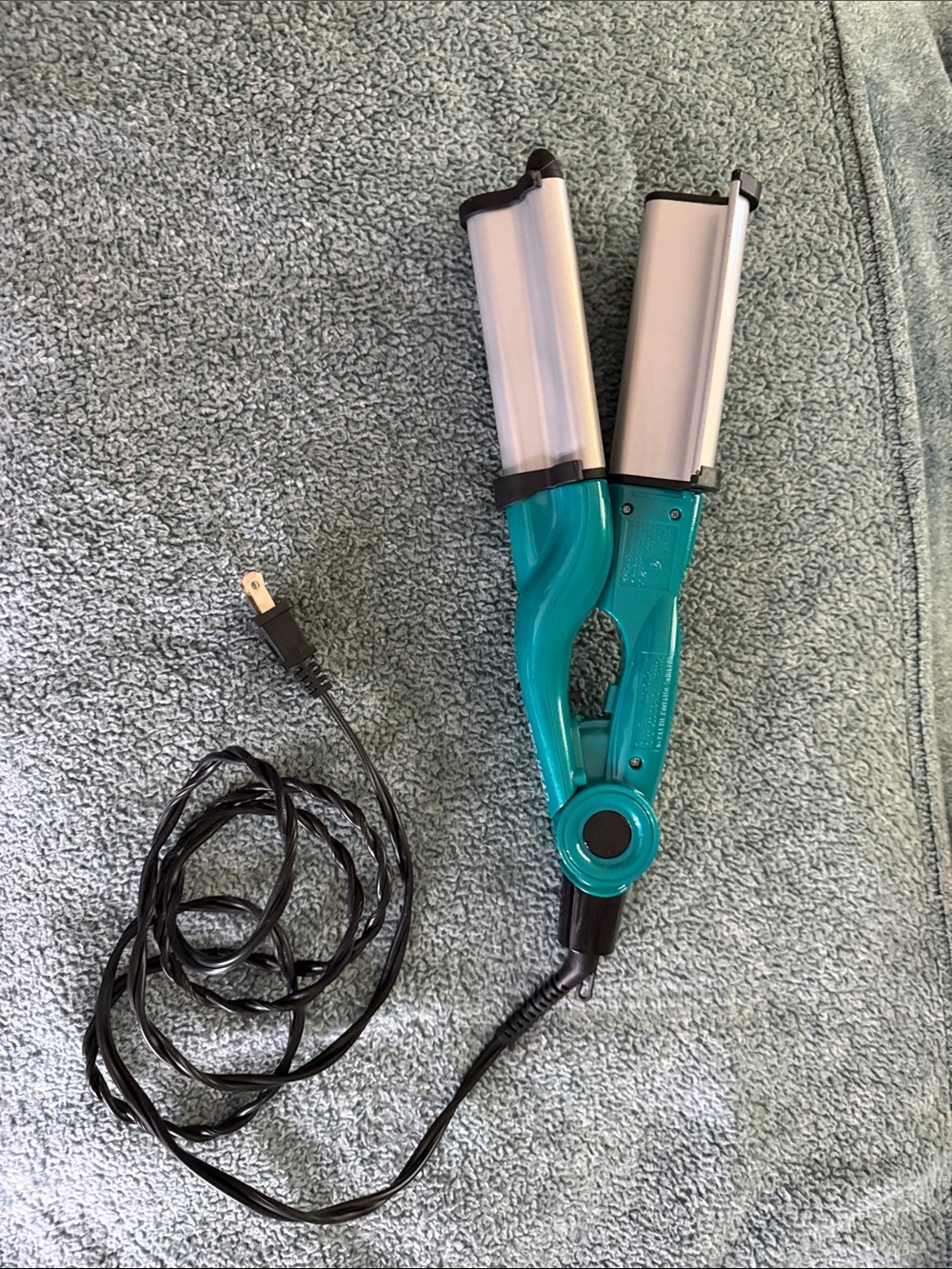 TIGI Bed Head Wave Artist Hair Waver in Teal
